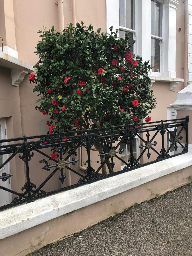 The Mowbray Bed & Breakfast Eastbourne Bagian luar foto